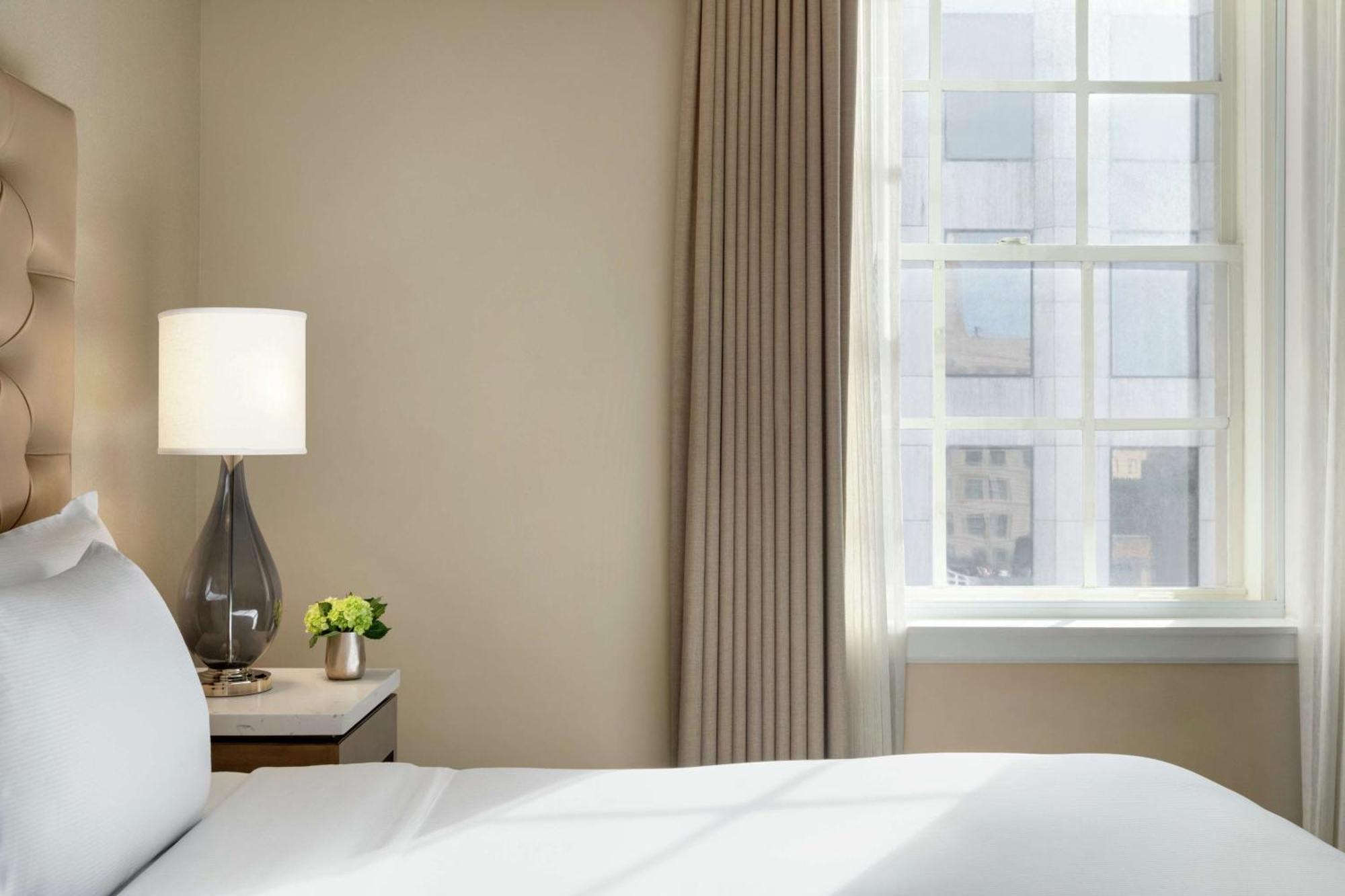 Kamer met Kingsize Bed - Geschikt voor Gasten met een Gehoorbeperking